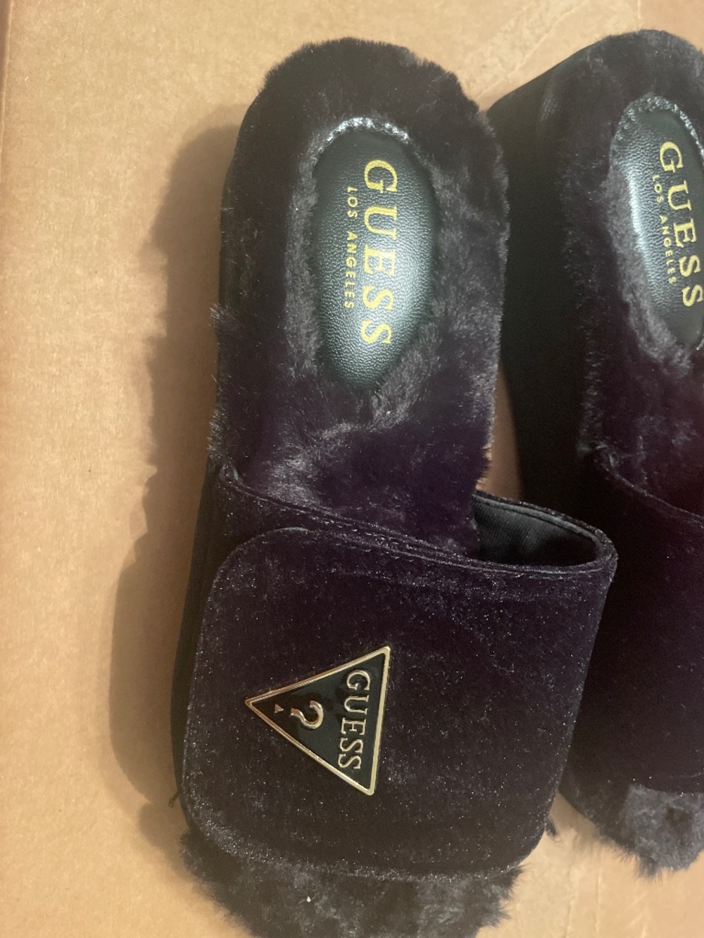 Size 6 Guess slides for women. Velcro